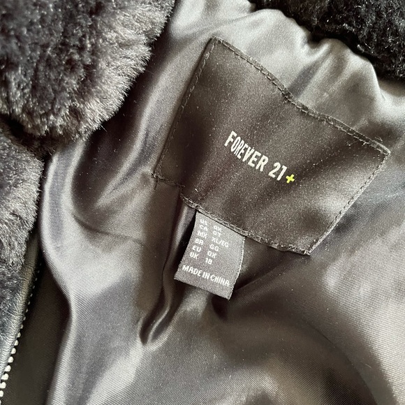 Forever21+. Faux fur hooded bomber. Size:XL - Picture 2 of 3